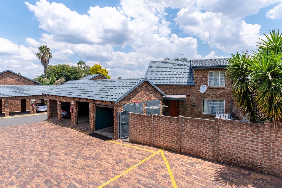 4 Bedroom Property for Sale in Van Riebeeck Park Gauteng