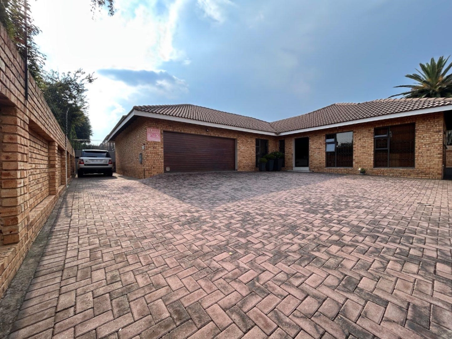 3 Bedroom Property for Sale in New Redruth Gauteng