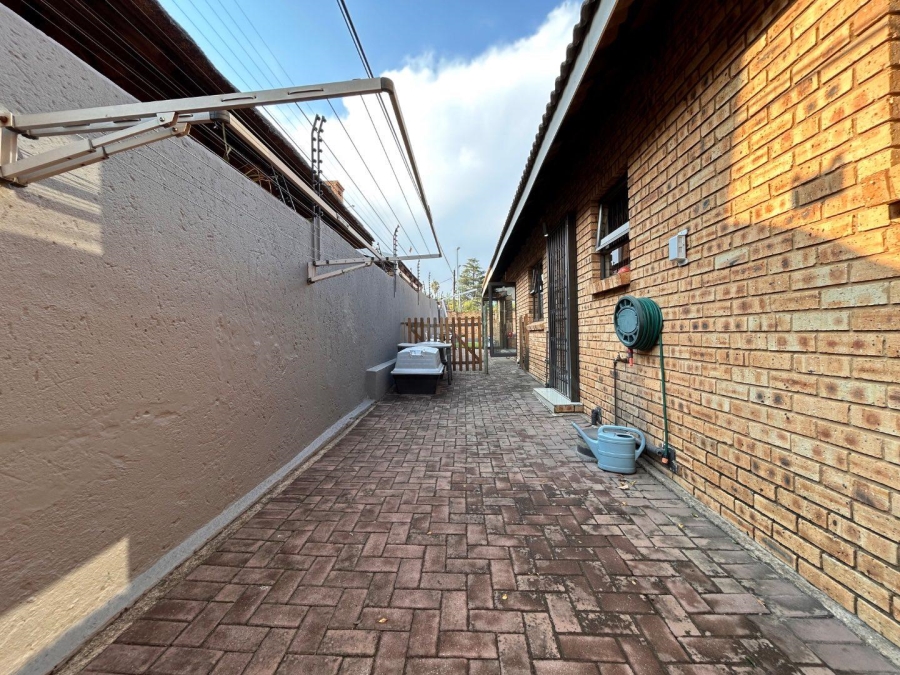 3 Bedroom Property for Sale in New Redruth Gauteng