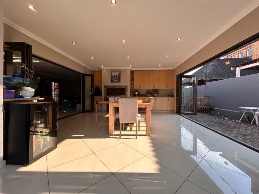 3 Bedroom Property for Sale in New Redruth Gauteng