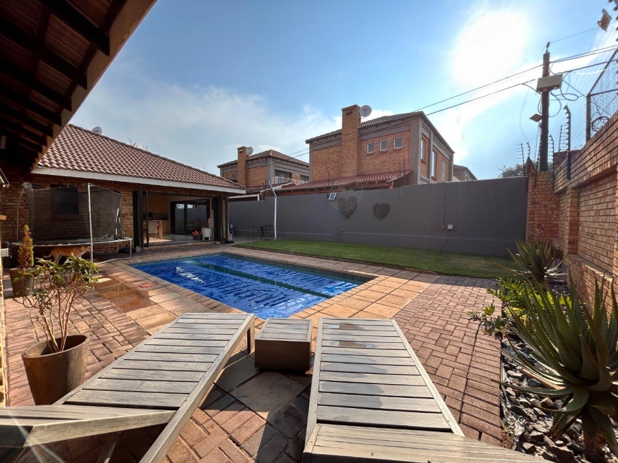 3 Bedroom Property for Sale in New Redruth Gauteng