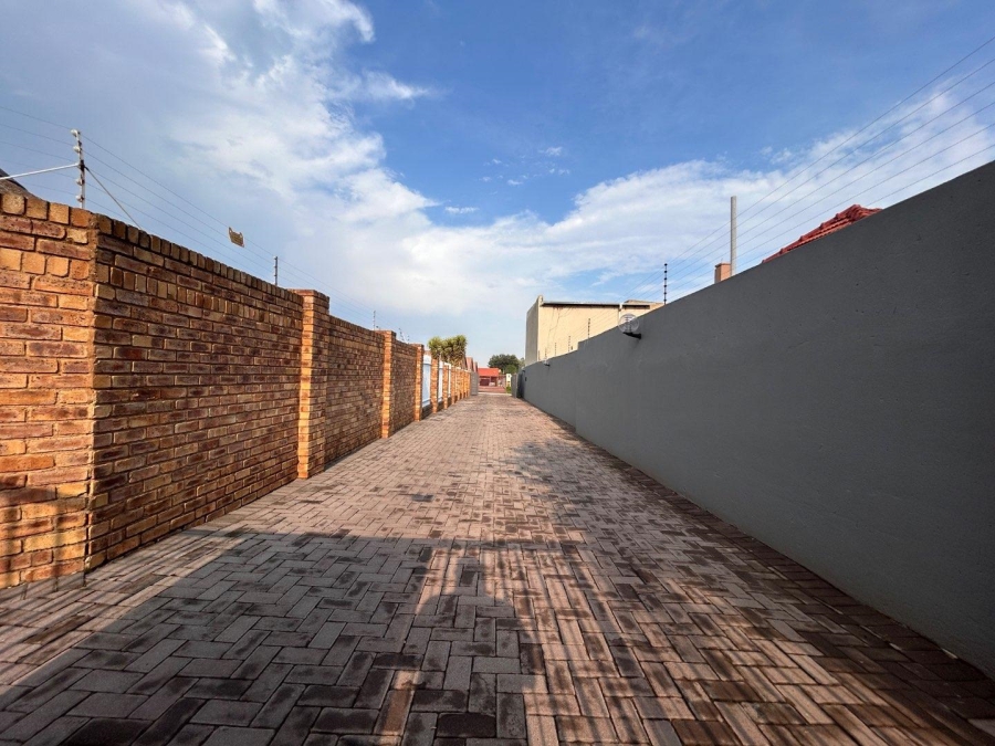 3 Bedroom Property for Sale in New Redruth Gauteng