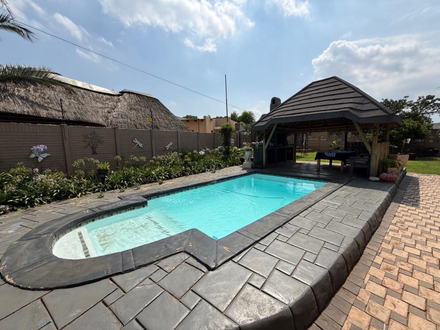 4 Bedroom Property for Sale in Florida Gauteng