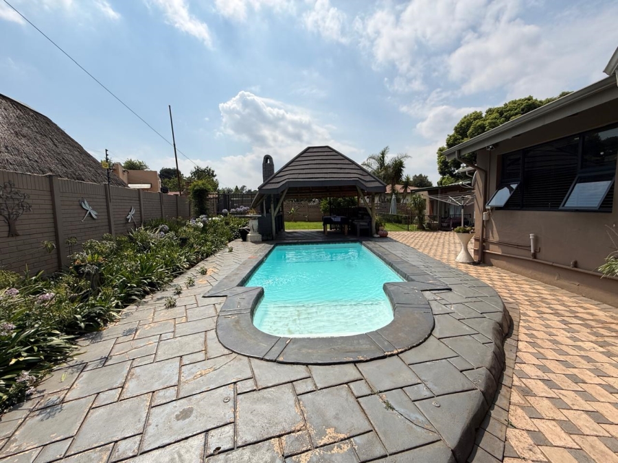 4 Bedroom Property for Sale in Florida Gauteng