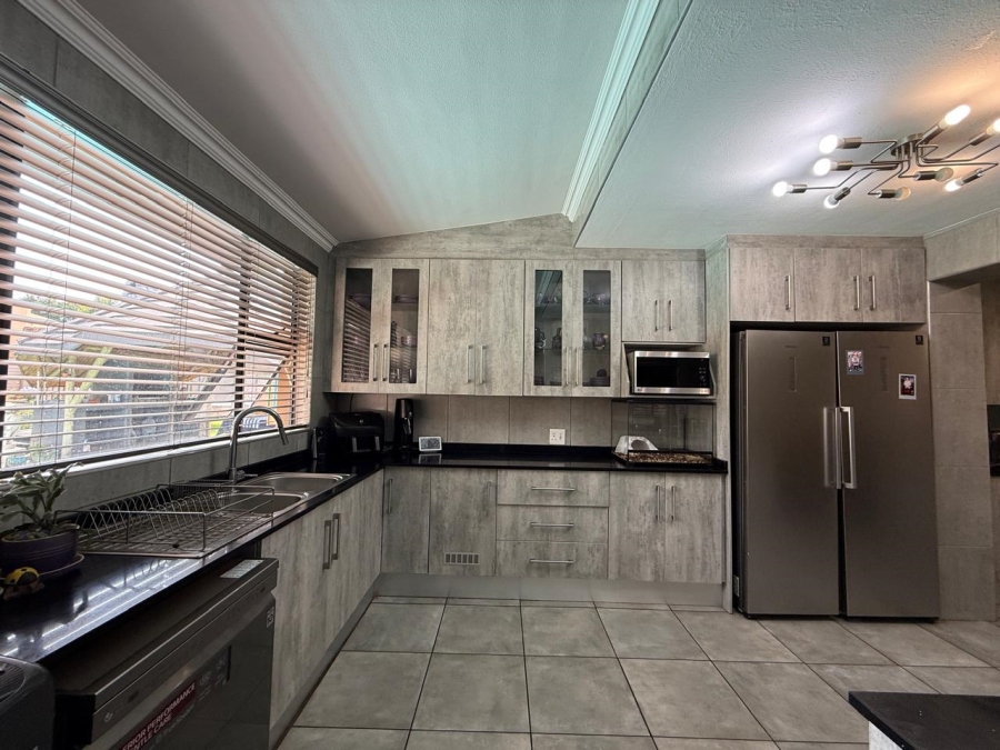 4 Bedroom Property for Sale in Florida Gauteng