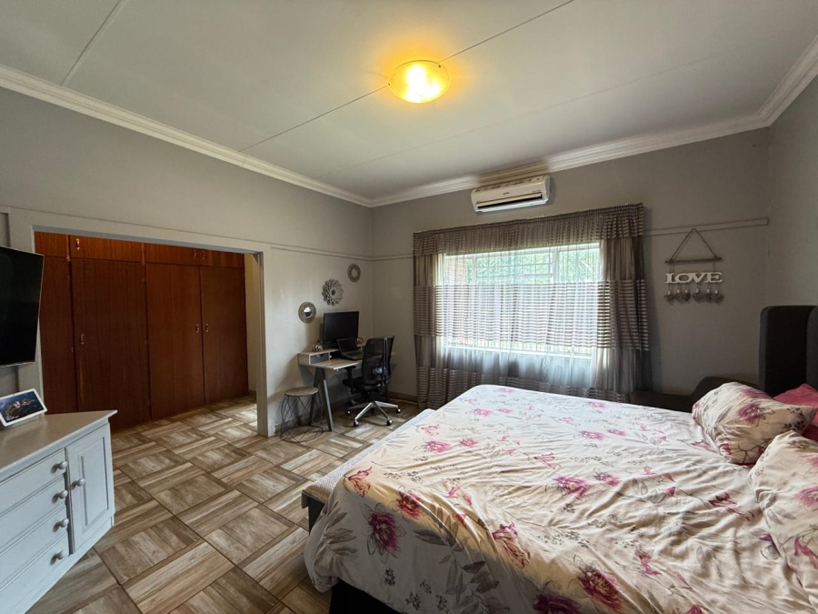 4 Bedroom Property for Sale in Florida Gauteng