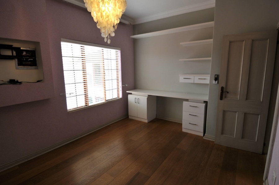 4 Bedroom Property for Sale in Boardwalk Manor Gauteng