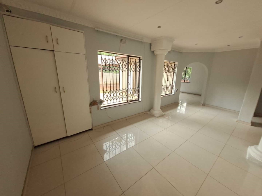 To Let 4 Bedroom Property for Rent in Weltevreden Park Gauteng