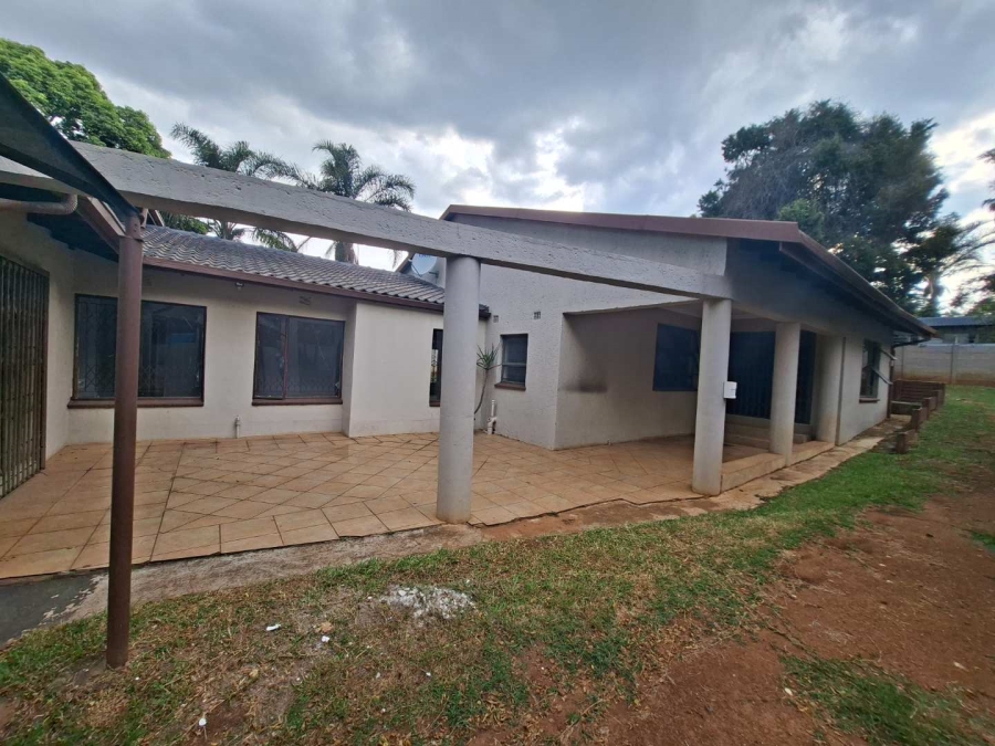 To Let 4 Bedroom Property for Rent in Weltevreden Park Gauteng