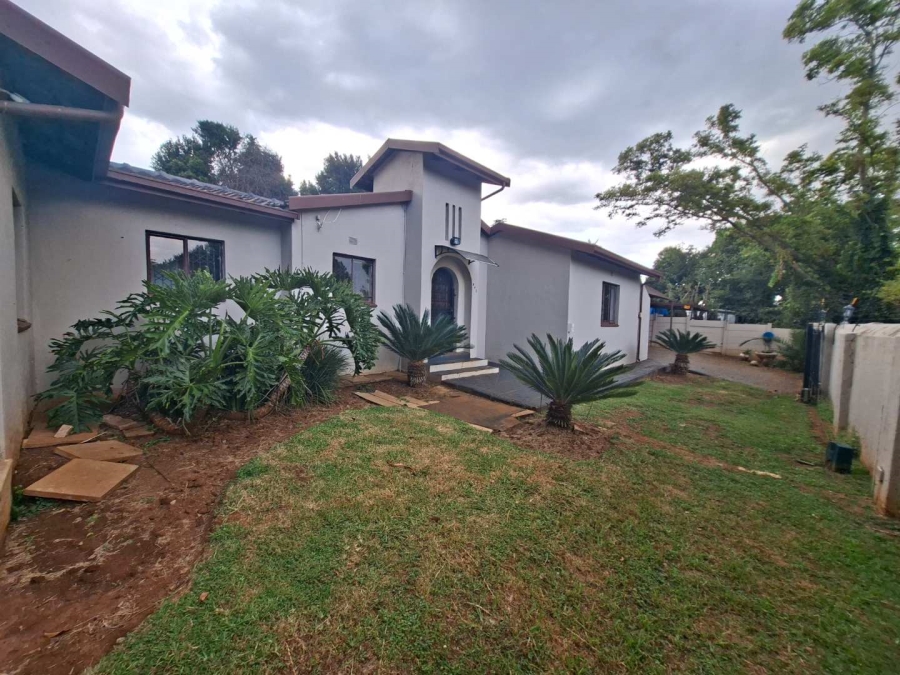 To Let 4 Bedroom Property for Rent in Weltevreden Park Gauteng