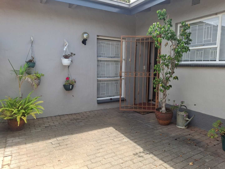 To Let 2 Bedroom Property for Rent in Sandown Gauteng