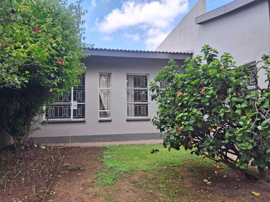 To Let 2 Bedroom Property for Rent in Sandown Gauteng
