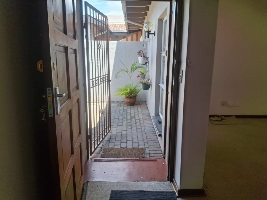 To Let 2 Bedroom Property for Rent in Sandown Gauteng