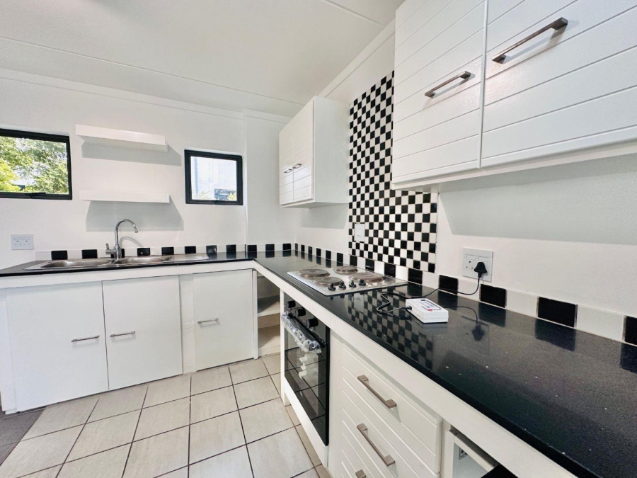 To Let 2 Bedroom Property for Rent in Fourways Gauteng