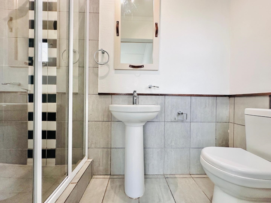 To Let 2 Bedroom Property for Rent in Fourways Gauteng