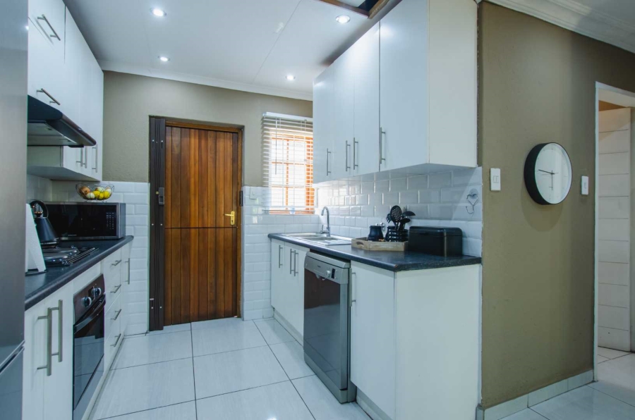 2 Bedroom Property for Sale in Weltevreden A H Gauteng