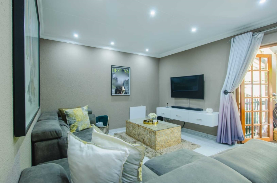 2 Bedroom Property for Sale in Weltevreden A H Gauteng