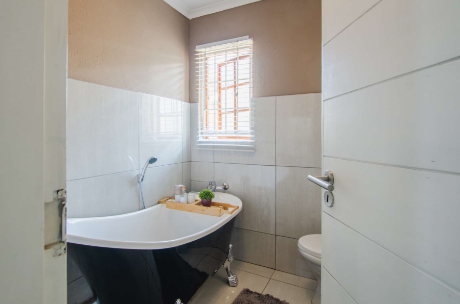 2 Bedroom Property for Sale in Weltevreden A H Gauteng