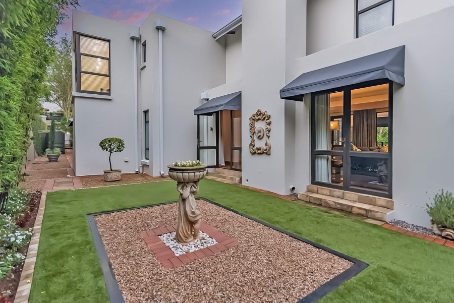 5 Bedroom Property for Sale in Featherbrooke Estate Gauteng
