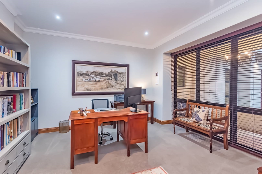 5 Bedroom Property for Sale in Featherbrooke Estate Gauteng