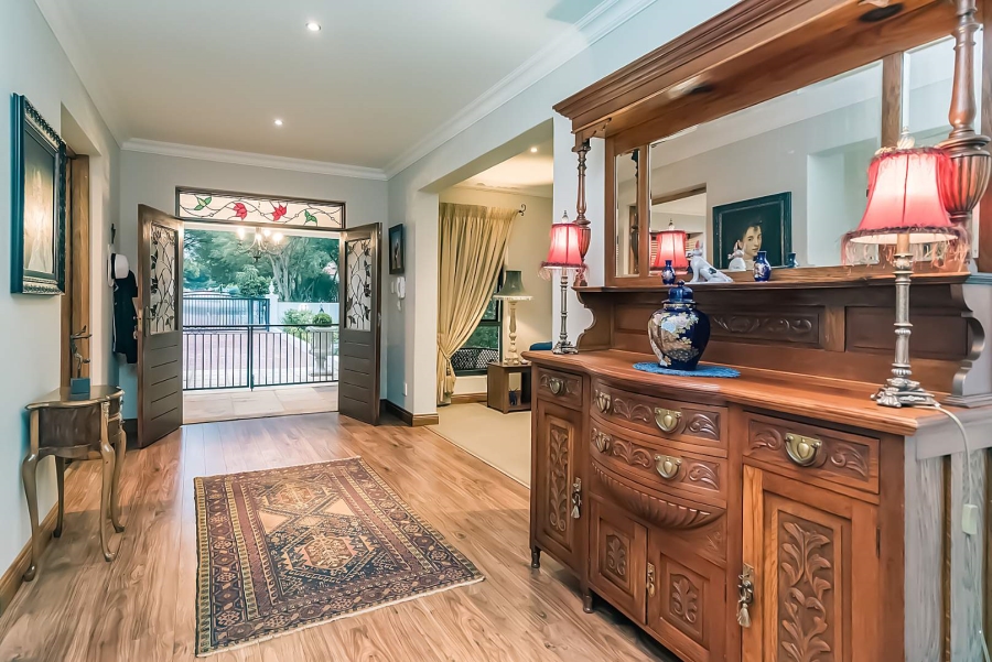 5 Bedroom Property for Sale in Featherbrooke Estate Gauteng