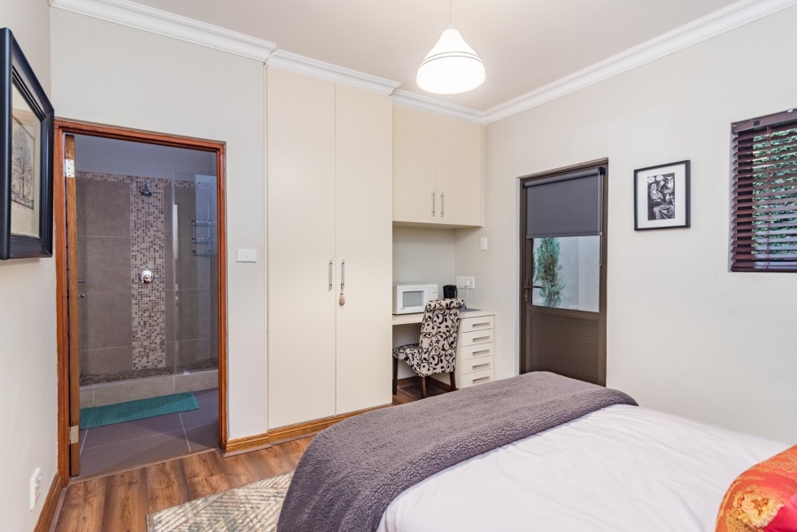 5 Bedroom Property for Sale in Featherbrooke Estate Gauteng