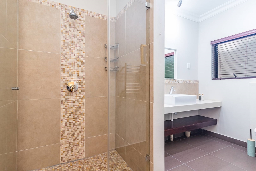 5 Bedroom Property for Sale in Featherbrooke Estate Gauteng