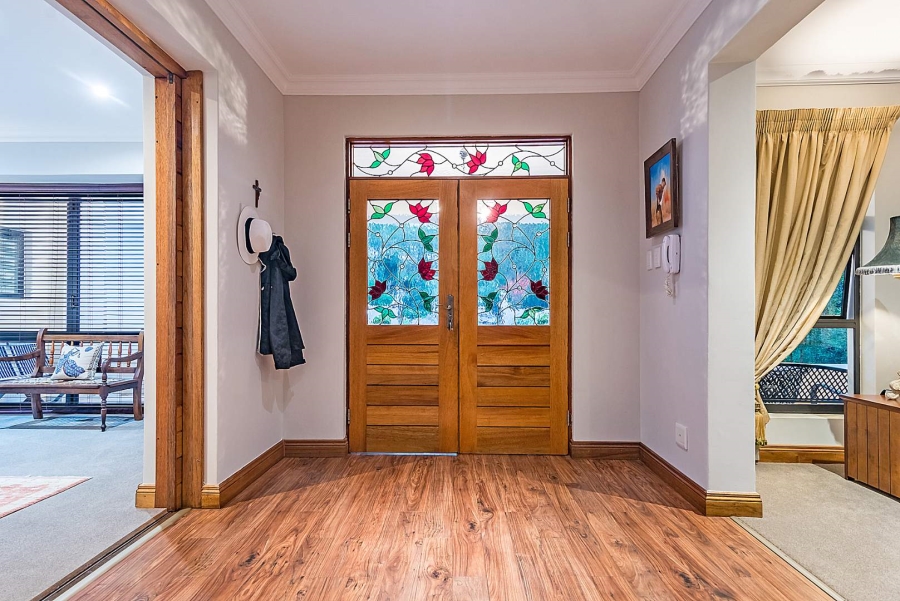 5 Bedroom Property for Sale in Featherbrooke Estate Gauteng