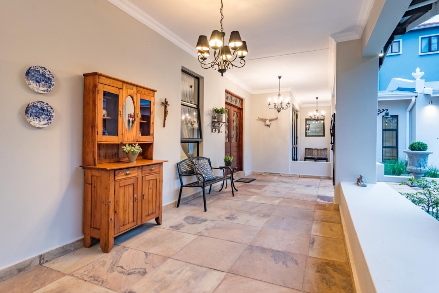 5 Bedroom Property for Sale in Featherbrooke Estate Gauteng