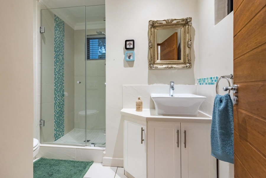 5 Bedroom Property for Sale in Featherbrooke Estate Gauteng