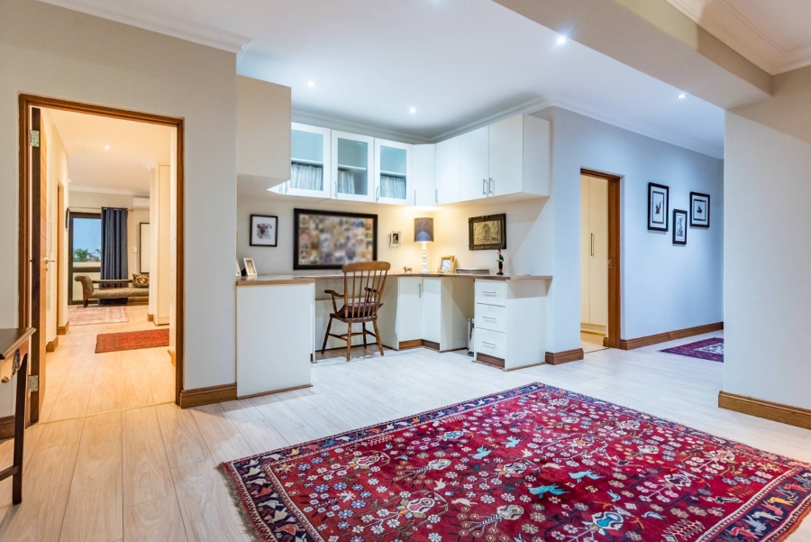 5 Bedroom Property for Sale in Featherbrooke Estate Gauteng