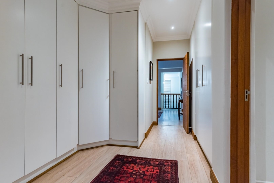 5 Bedroom Property for Sale in Featherbrooke Estate Gauteng