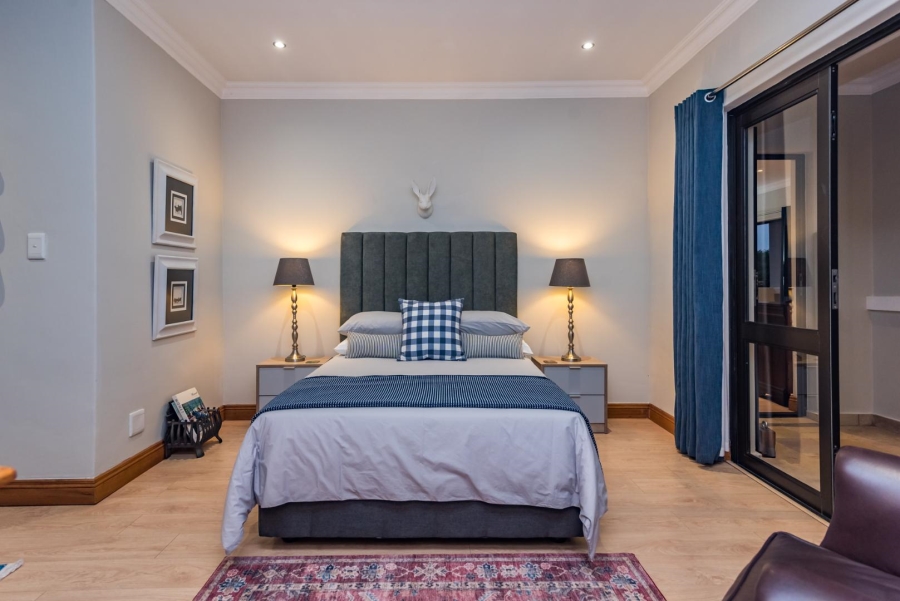 5 Bedroom Property for Sale in Featherbrooke Estate Gauteng