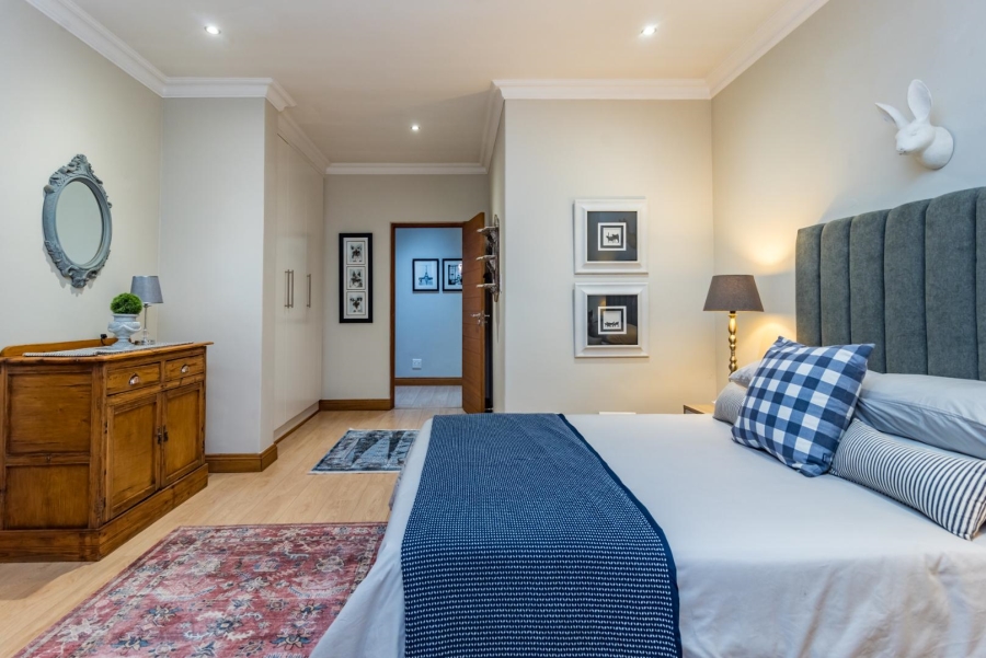 5 Bedroom Property for Sale in Featherbrooke Estate Gauteng