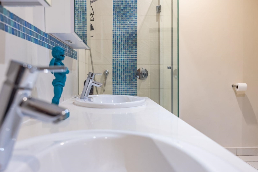 5 Bedroom Property for Sale in Featherbrooke Estate Gauteng