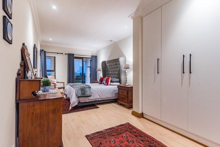 5 Bedroom Property for Sale in Featherbrooke Estate Gauteng