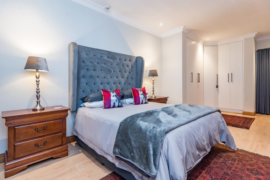 5 Bedroom Property for Sale in Featherbrooke Estate Gauteng