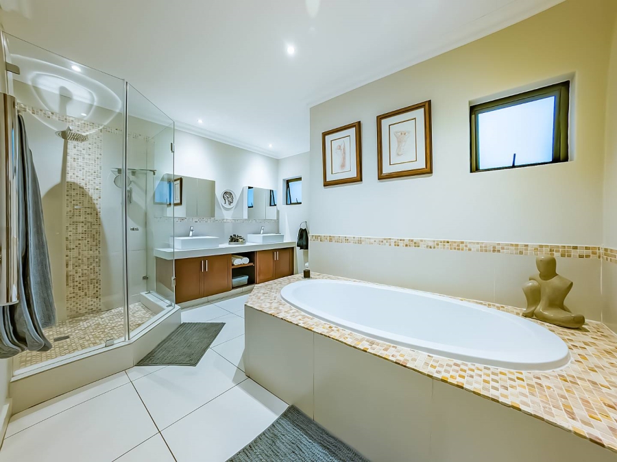 5 Bedroom Property for Sale in Featherbrooke Estate Gauteng