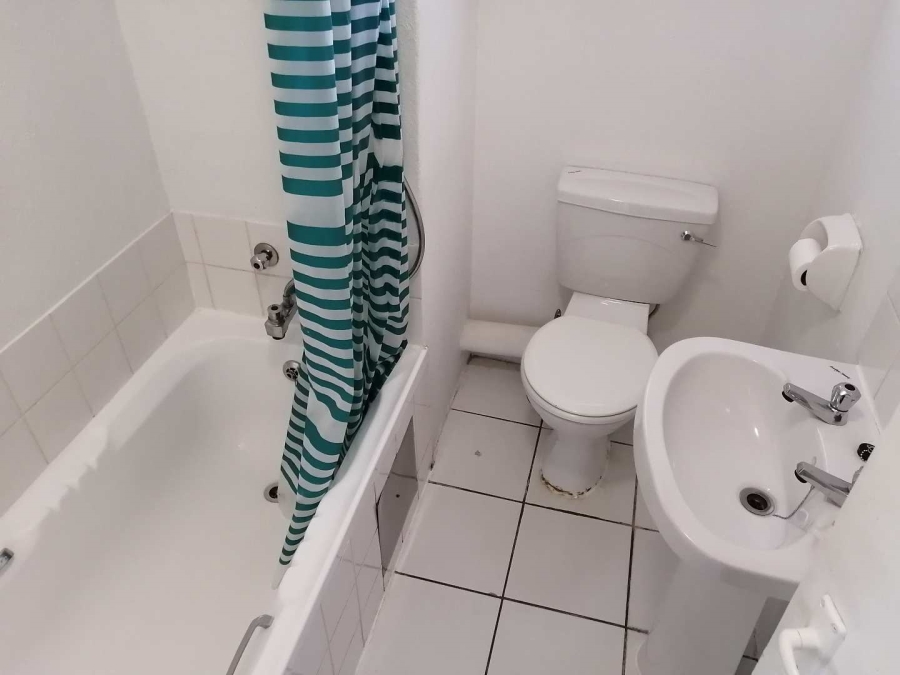 To Let 2 Bedroom Property for Rent in Groenkloof Gauteng