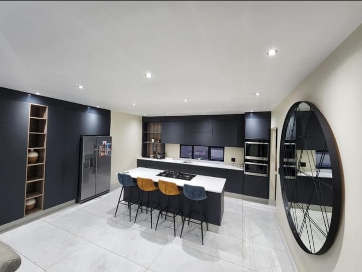 5 Bedroom Property for Sale in Glen Marais Gauteng