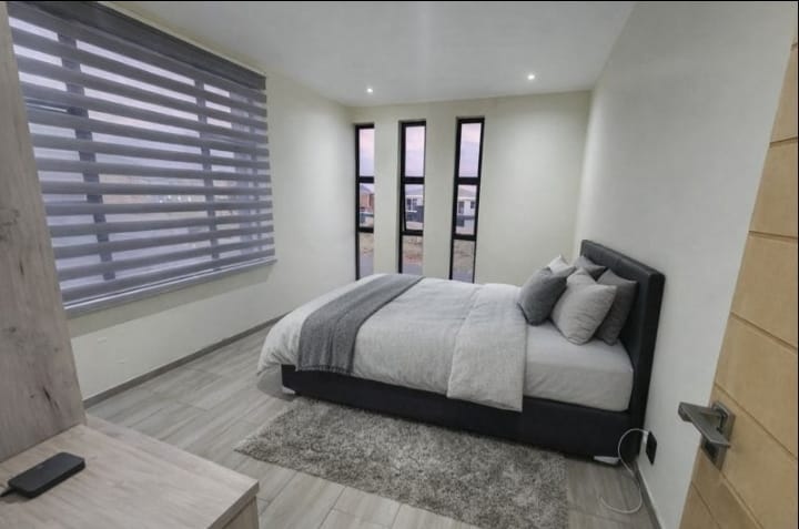 5 Bedroom Property for Sale in Glen Marais Gauteng