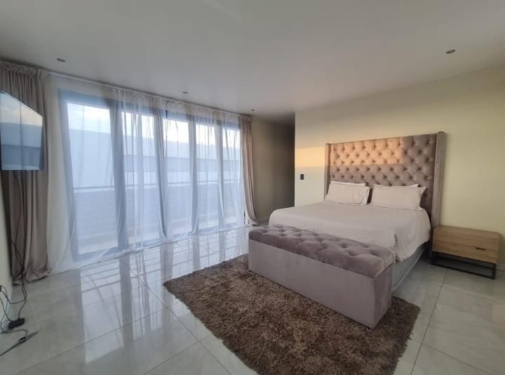 5 Bedroom Property for Sale in Glen Marais Gauteng