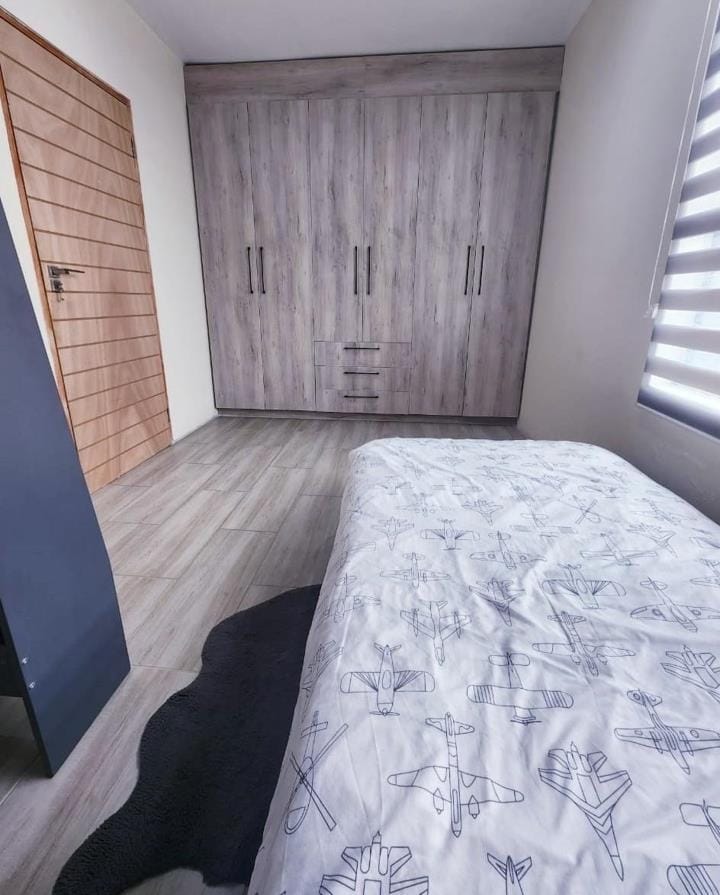 5 Bedroom Property for Sale in Glen Marais Gauteng