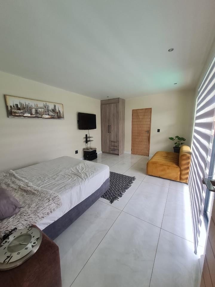 5 Bedroom Property for Sale in Glen Marais Gauteng