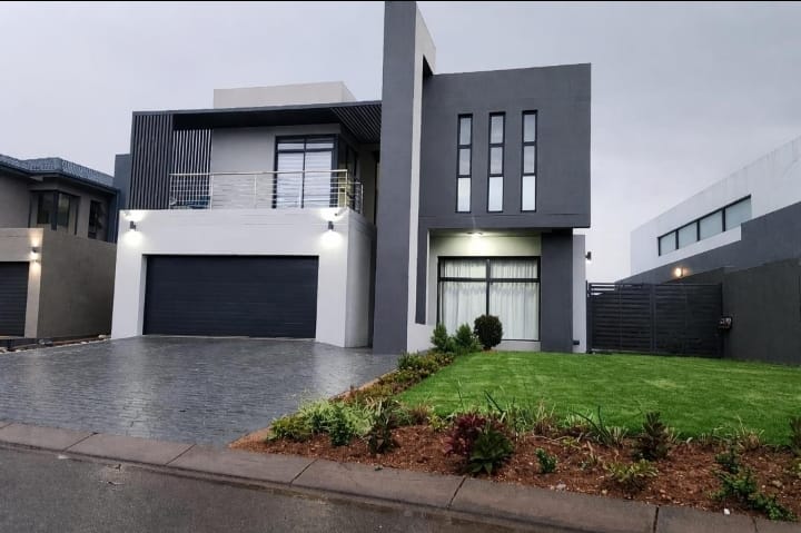 5 Bedroom Property for Sale in Glen Marais Gauteng