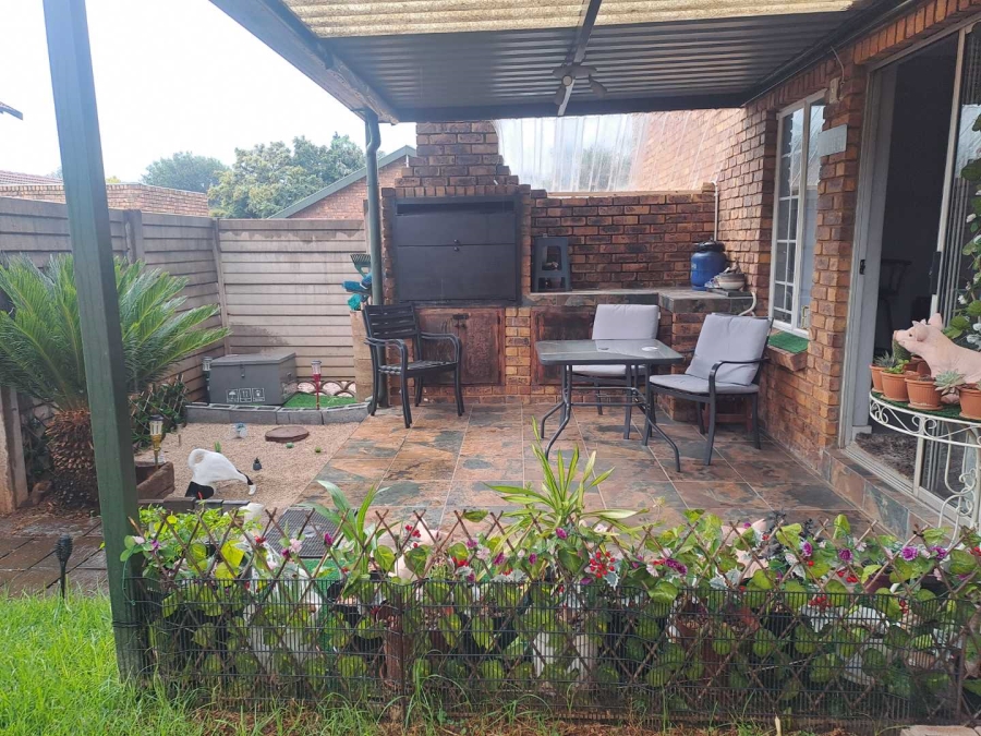2 Bedroom Property for Sale in Highveld Gauteng