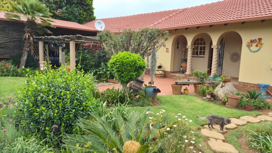 4 Bedroom Property for Sale in Bonaero Park Gauteng