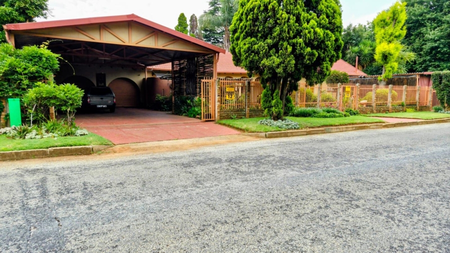 4 Bedroom Property for Sale in Bonaero Park Gauteng