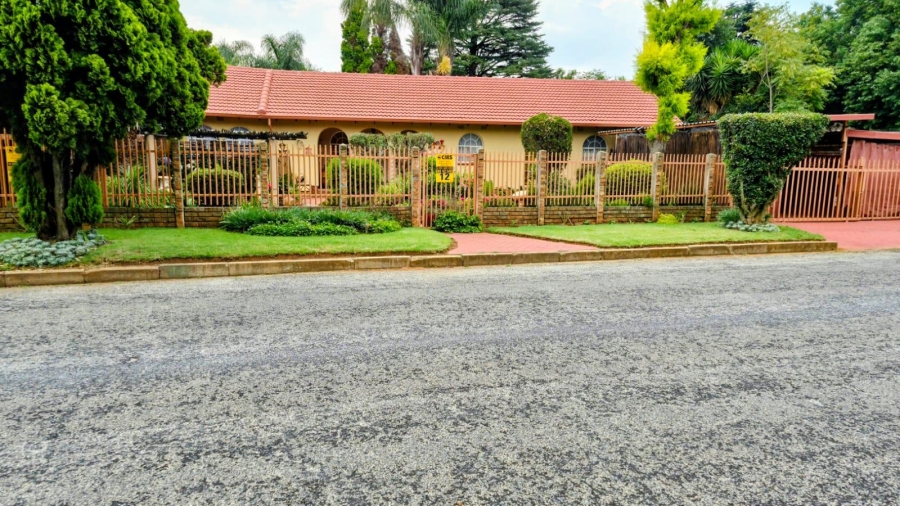 4 Bedroom Property for Sale in Bonaero Park Gauteng