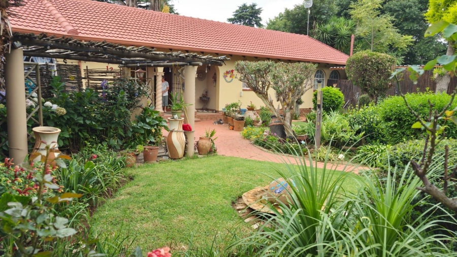 4 Bedroom Property for Sale in Bonaero Park Gauteng
